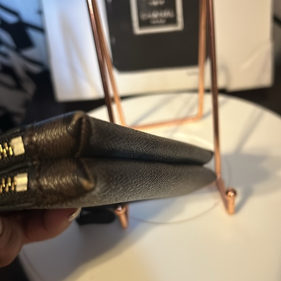 EUC/Coach Double Corner zip Wristlet - Picture 4 of 7